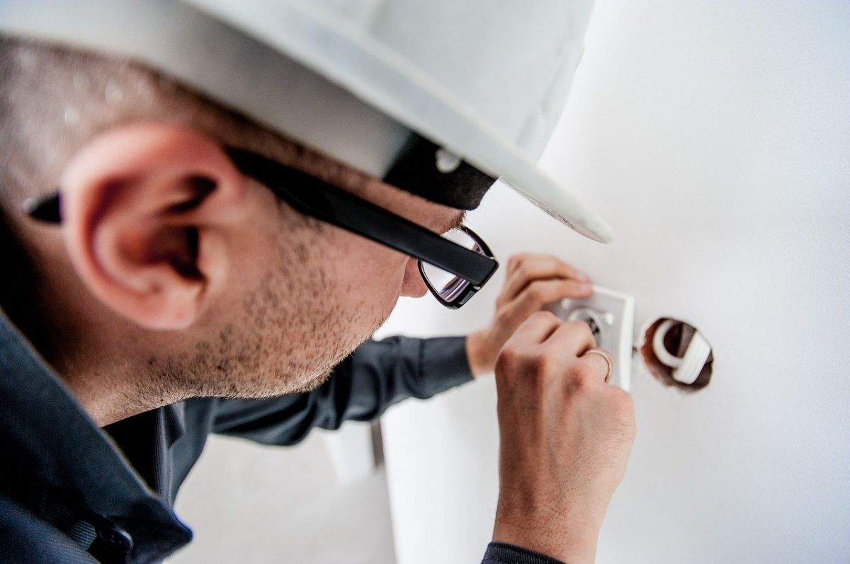 Vous êtes électricien ? Pensez à votre assurance RC décennale obligatoire !